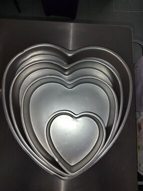 Wilton Heart-Shaped Nesting Cake Pan Set - Silver